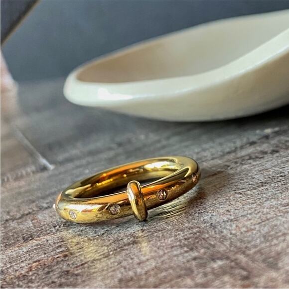 NEW Simple Round Gold & Rhinestone Ring - Picture 3 of 11